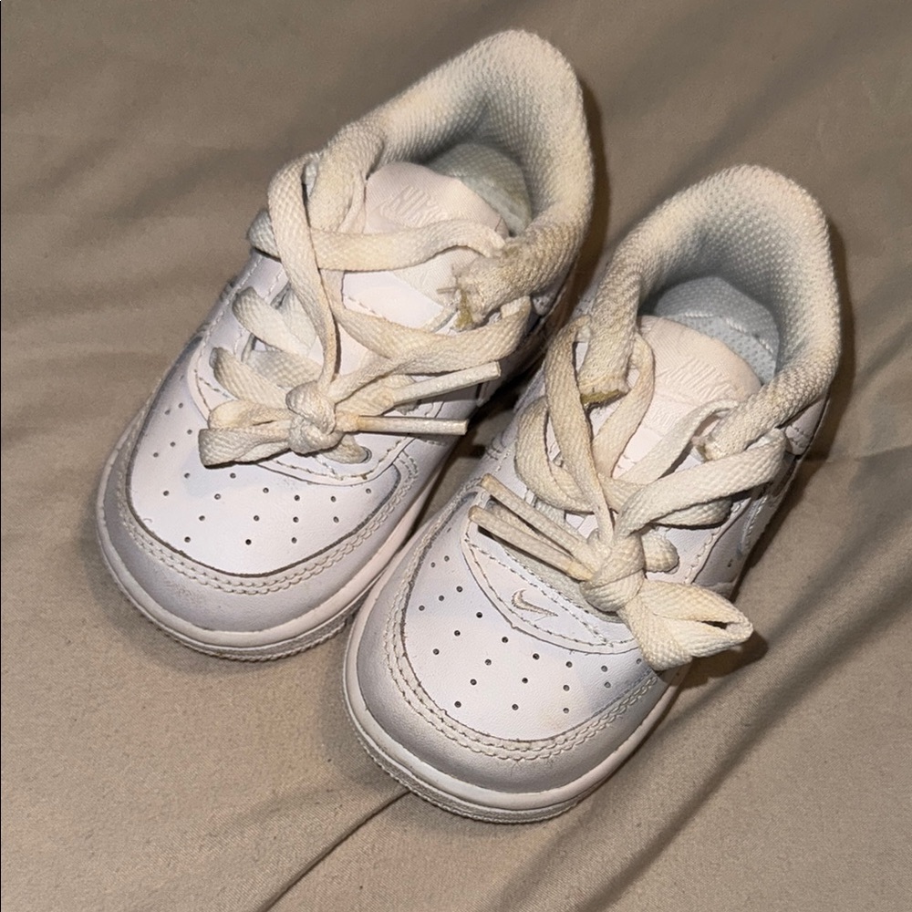 Classic White Air Force 1’s Kids Sneakers